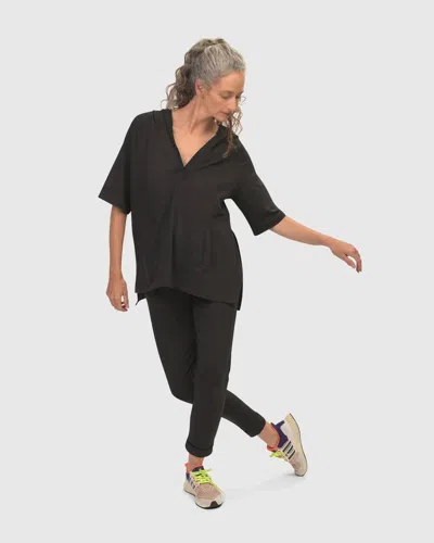 Alembika Inhale Hooded Hi-lo Top In Solid Black