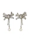 Alessandra Rich Metal Bow Earrings With Crystal And Pearl In Silber