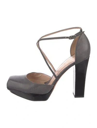 Pre-owned Alessandro Dell'acqua Leather D'orsay Pumps In Gray