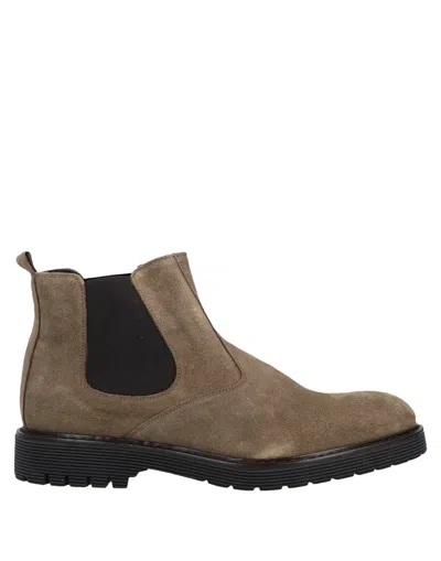 Alessandro Gilles Ankle Boots In Khaki