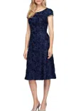 ALEX EVENINGS CAP SLEEVE ROSETTE LACE DRESS IN NAVY