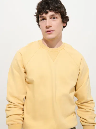 Alex Mill Garment Dye Raglan Sweatshirt In Cotton Fleece In Yellow