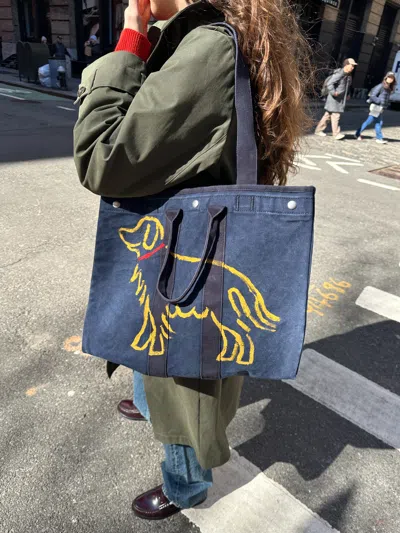 Alex Mill The Perfect Weekend Dog Tote In Navy/golden Retriever