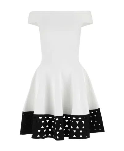 Alexander Mcqueen A Shoulder-length Dress In White