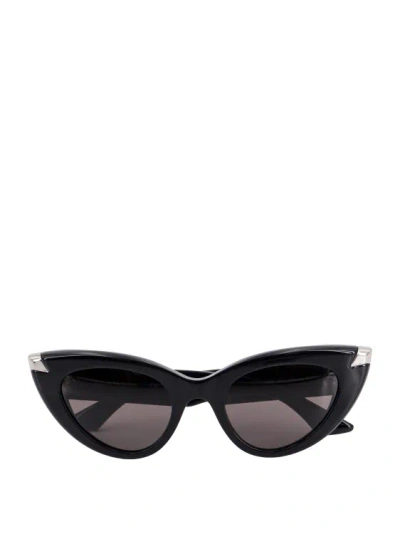 Alexander Mcqueen Sleek Acetate Cat-eye Sunglasses In Black