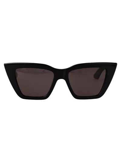 Alexander Mcqueen Alexander Mc Queen Cat Eye Sunglasses Am0507 S 001 In Black