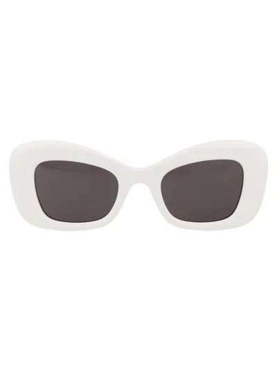 Alexander Mcqueen Alexander Mc Queen Sunglasses Am0434 S 005 In White