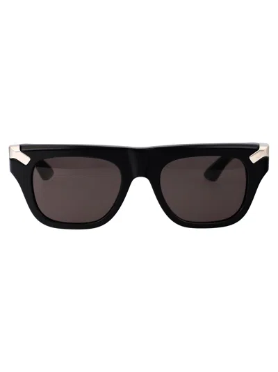Alexander Mcqueen Alexander Mc Queen Sunglasses Am0441 S 001 In 001 Black Black Grey