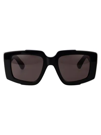 Alexander Mcqueen Alexander Mc Queen Sunglasses Am0446 S 001 In 001 Black Black Grey