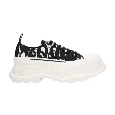 Pre-owned Alexander Mcqueen Graffiti Tread Slick Low Lace Up 'black White' | Men's Size 40