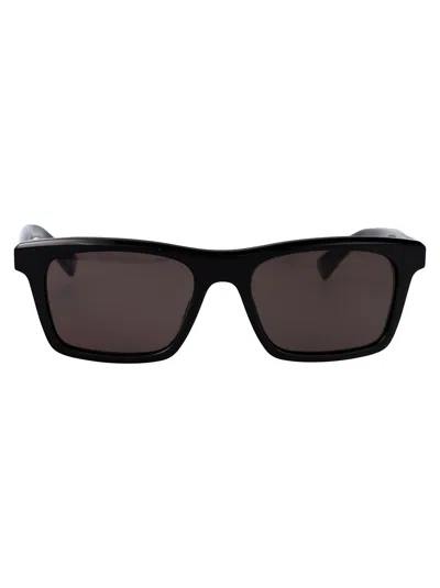 Alexander Mcqueen Am0472s Sunglasses In Black-black-grey