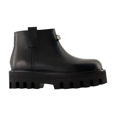 Alexander Mcqueen Ankle Boots In Black