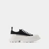 Alexander Mcqueen Tread Slick Sneakers In Black