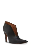 Alexander Mcqueen Birdie Slashed Pump In Black