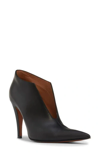 Alexander Mcqueen Birdie Slashed Pump In Black