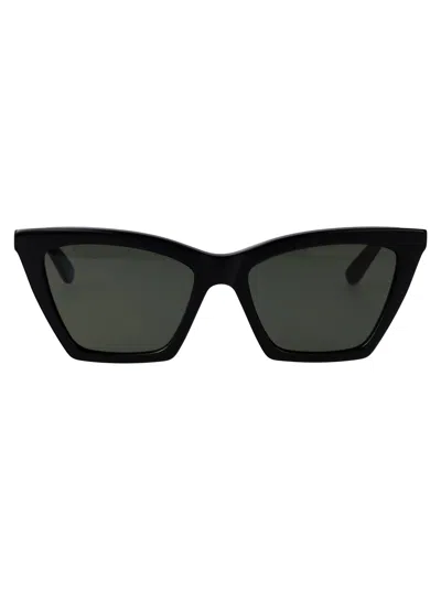 Alexander Mcqueen Alexander Mc Queen Cat Eye Sunglasses Am0536 S 001 In Black