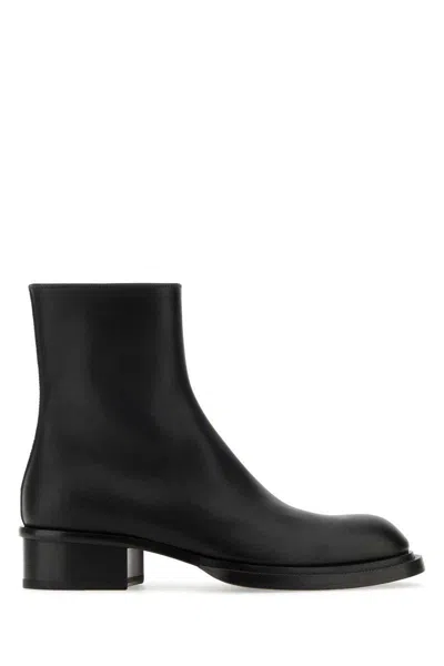 ALEXANDER MCQUEEN ALEXANDER MCQUEEN BLACK LEATHER BOOTS