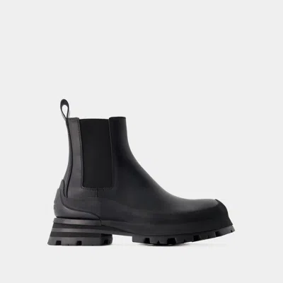 Alexander Mcqueen Black Leather Chelsea Wander Ankle Boots