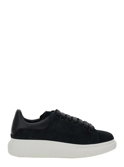 ALEXANDER MCQUEEN ALEXANDER MCQUEEN MEN BLACK LOW-TOP SNEAKERS WITH CHUNKY SOLE IN SUEDE MAN