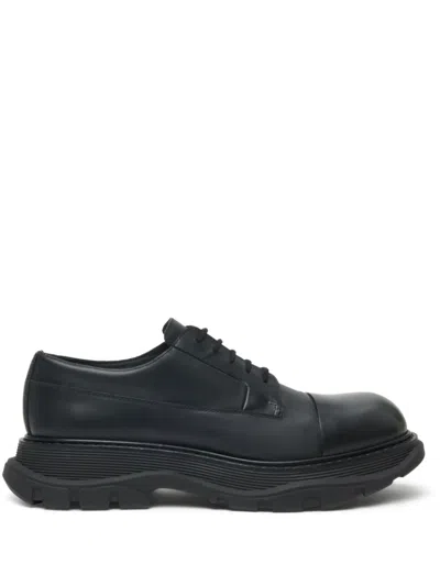 Alexander Mcqueen Black Tread Leather Derby Shoes In Schwarz