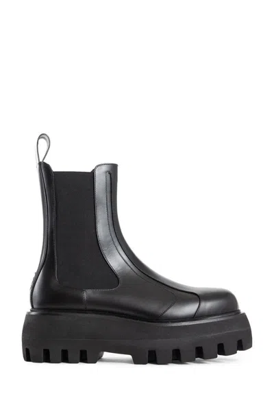 Alexander Mcqueen Boots In Black