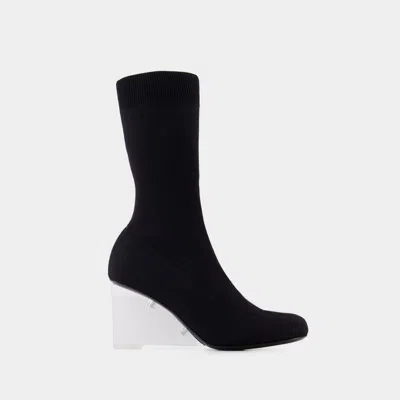 Alexander Mcqueen Boots In Black