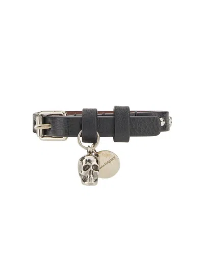 Alexander Mcqueen Bracciale Con Skull In Black