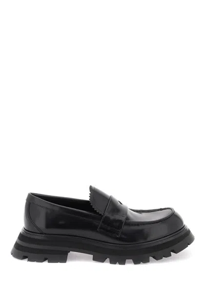 Alexander Mcqueen Brushed Leather Wander Loafers In Nero