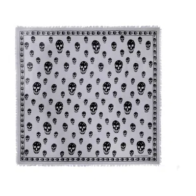 Alexander Mcqueen Ca Skull 104x120 Scarf In Gray