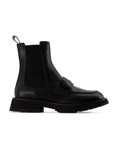 Alexander Mcqueen Calf-leather Pointed-tip Mules In Black