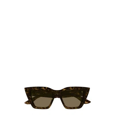 Alexander Mcqueen Cat Eye Sunglasses In Brown