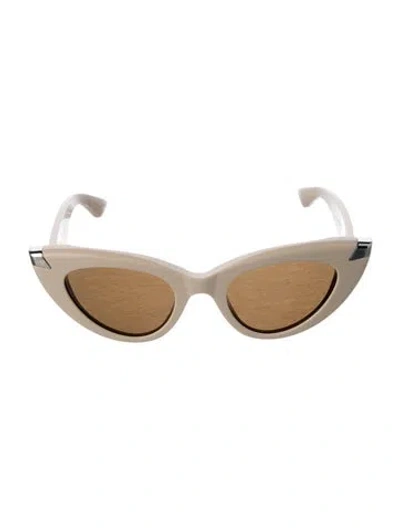Pre-owned Alexander Mcqueen Cat-eye Tinted Sunglasses In Neutral