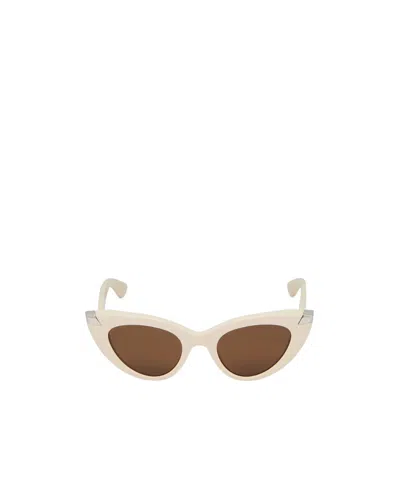 Alexander Mcqueen Eyewear Cat-eye Frame Sunglasses In Nude
