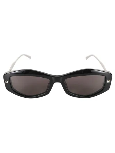 Alexander Mcqueen Rectangular Sunglasses With Metal Accents And Silver Temples In Black