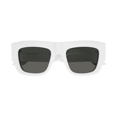Alexander Mcqueen Eyewear Square Frame Sunglasses In White