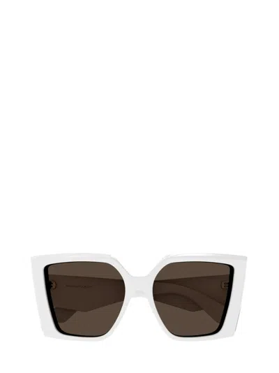 Alexander Mcqueen Eyewear Square Frame Sunglasses In White