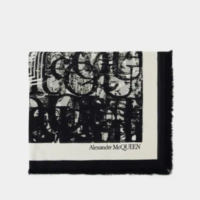 Alexander Mcqueen Schal Stamp Biker Aus Wolle In Multicoloured