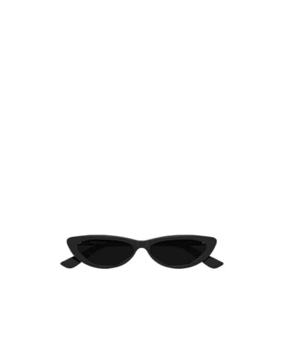 Alexander Mcqueen Frame Sunglasses In Black