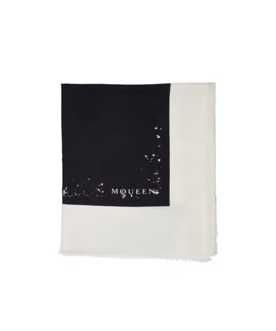 Alexander Mcqueen Fringed Scarf In White