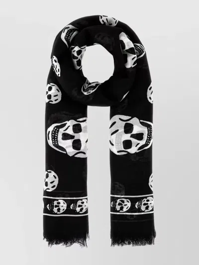 Alexander Mcqueen Fringed Skull Print Rectangular Scarf In Black