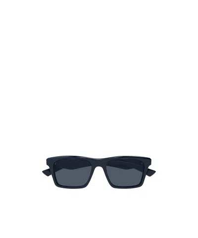 Alexander Mcqueen Geometric Frame Sunglasses In Black