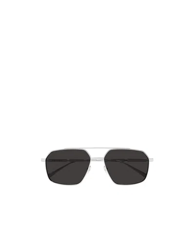 Alexander Mcqueen Geometric Frame Sunglasses In Black