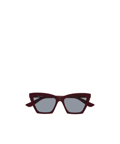 Alexander Mcqueen Geometric Frame Sunglasses In Red
