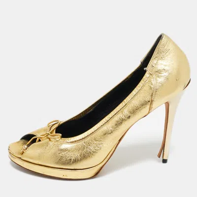 Pre-owned Alexander Mcqueen Gold Leather Skull Bow Peep Toe Pumps Size 38