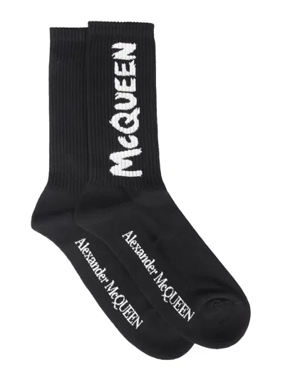 Alexander Mcqueen Graffiti Logo Socks In Nero/bianco