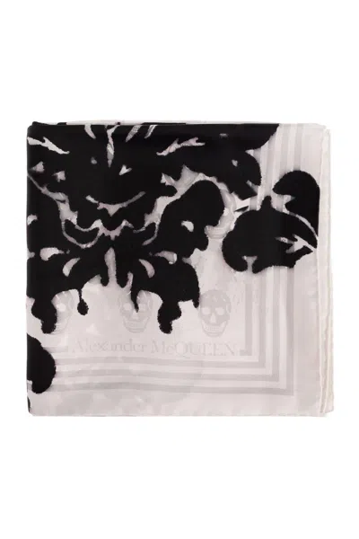 Alexander Mcqueen Graphic Printed Scarf In Multi