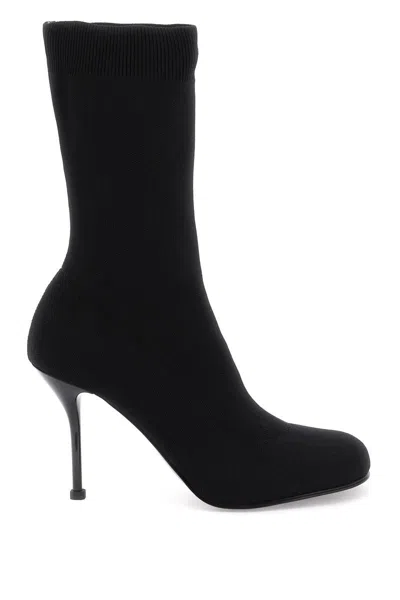 Alexander Mcqueen Knitted Ankle Boots In Nero