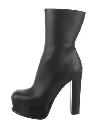 Pre-owned Alexander Mcqueen Leather Boots In Black
