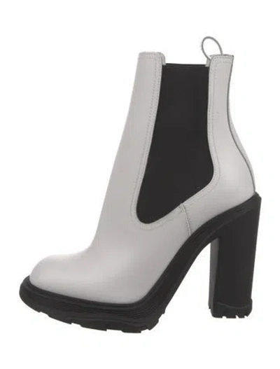 Pre-owned Alexander Mcqueen Leather Chelsea Boots In White