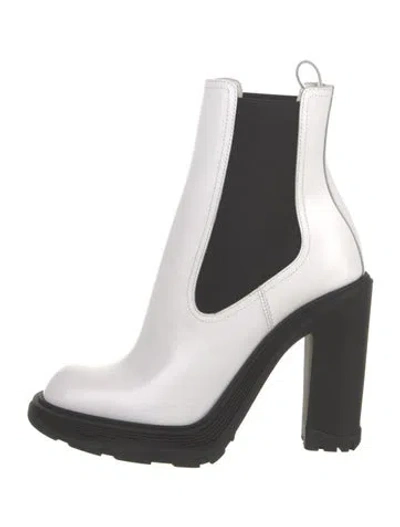 Pre-owned Alexander Mcqueen Leather Chelsea Boots In White
